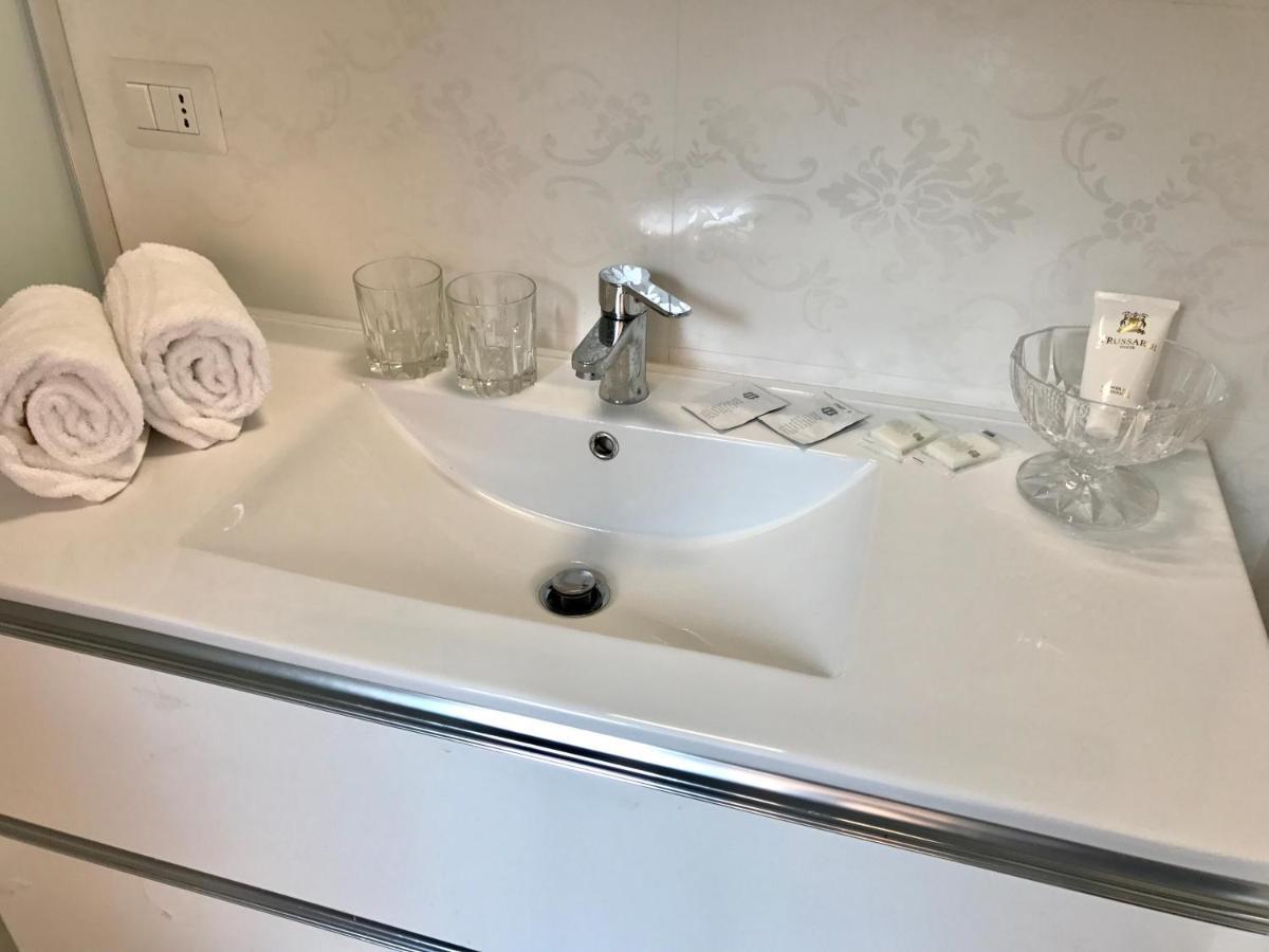 ローマ B＆B パロンビーニ Bed & Breakfast エクステリア 写真